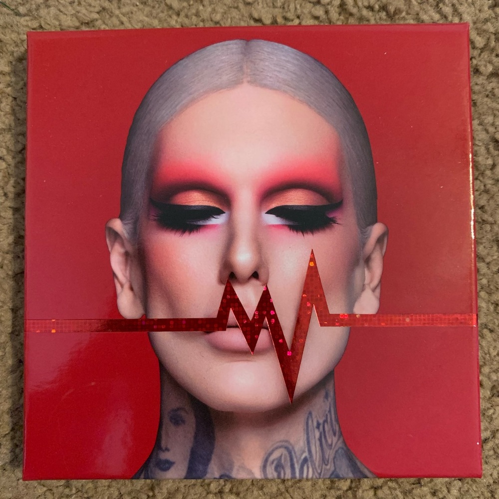 Jeffree Star mini blood sugar palette